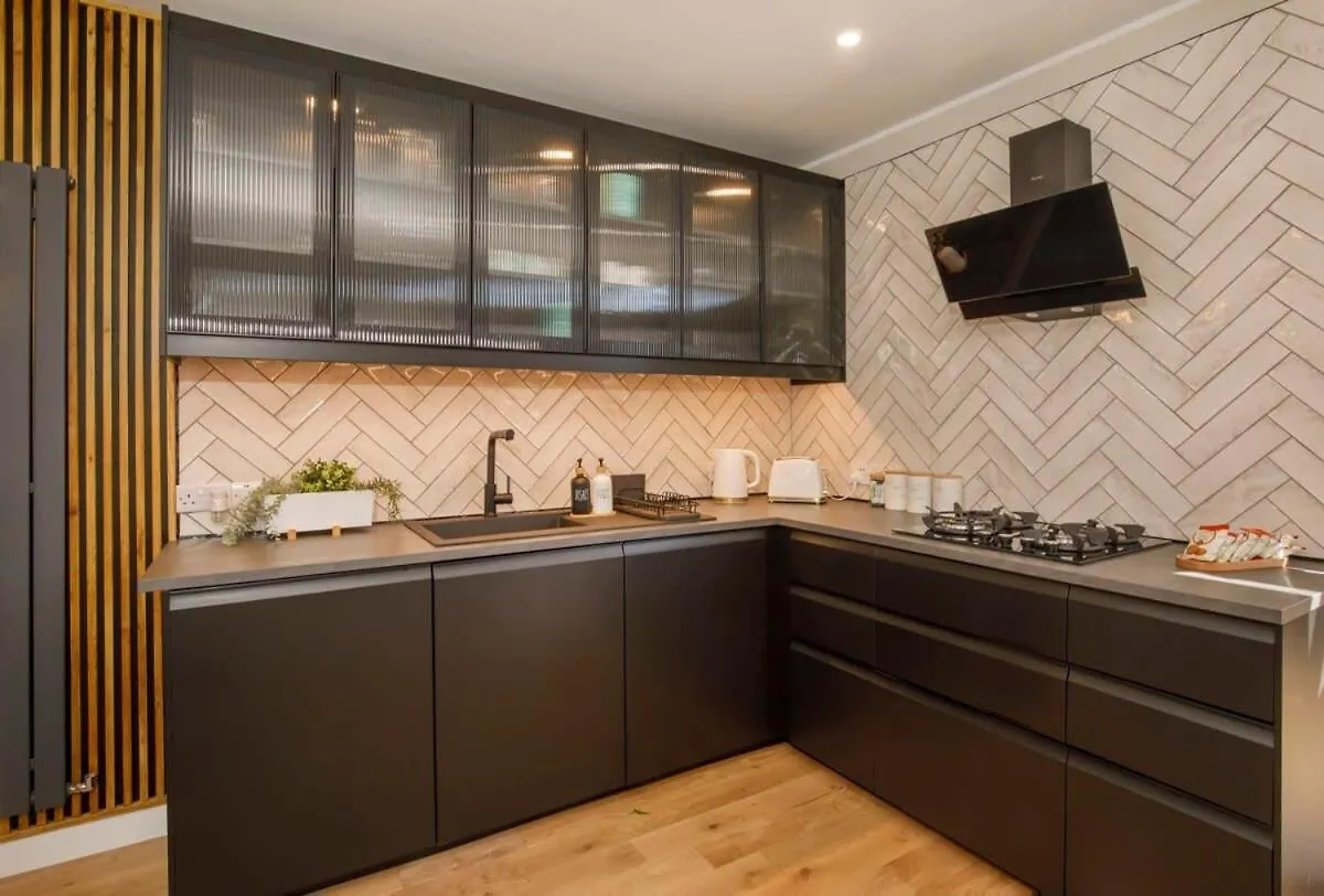 The Dodsworth Modern 4 Bedroom House, Sleeps 8 York 0*,