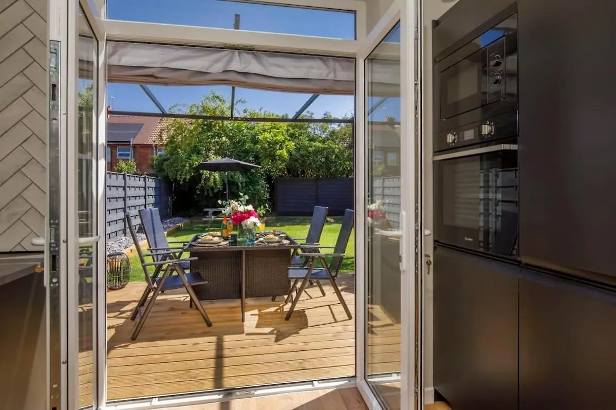 The Dodsworth Modern 4 Bedroom House, Sleeps 8 York